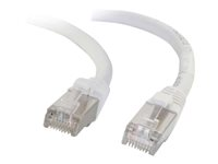 C2G Cat5e Booted Shielded (STP) Network Patch Cable - Cordon de raccordement - RJ-45 (M) pour RJ-45 (M) - 5 m - STP - CAT 5e - Moulé - blanc 83884